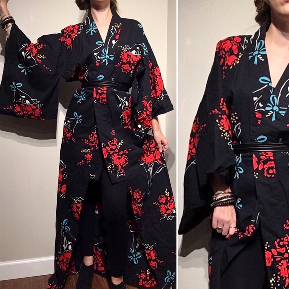 Vintage Dresses & Skirts - Vintage cotton kimono with floral pattern.
